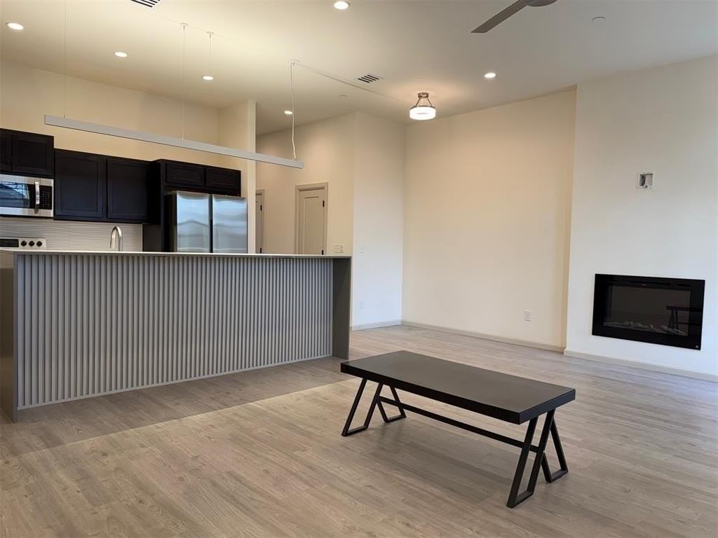 575 S Fretz Ave - Photo 3 of 16