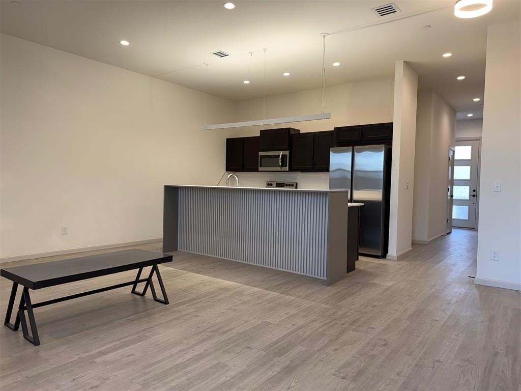 575 S Fretz Ave - Photo 4 of 16