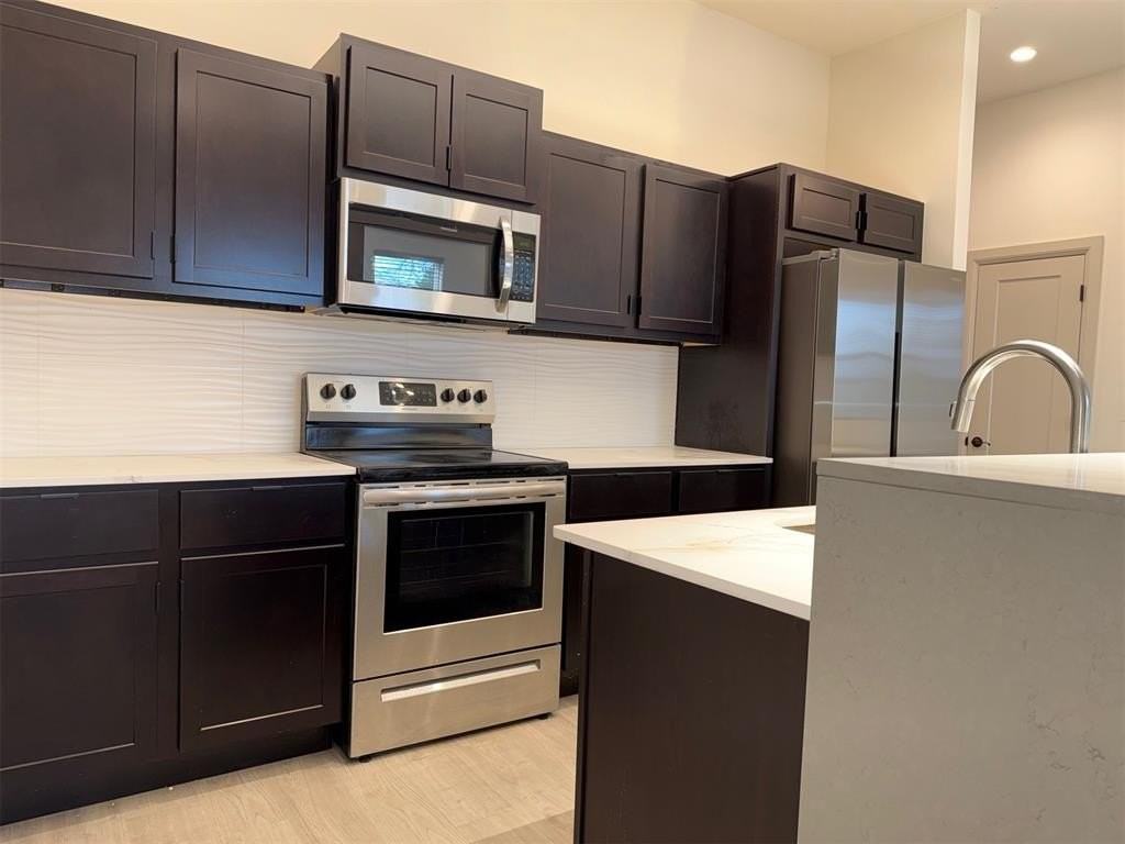 575 S Fretz Ave - Photo 5 of 16