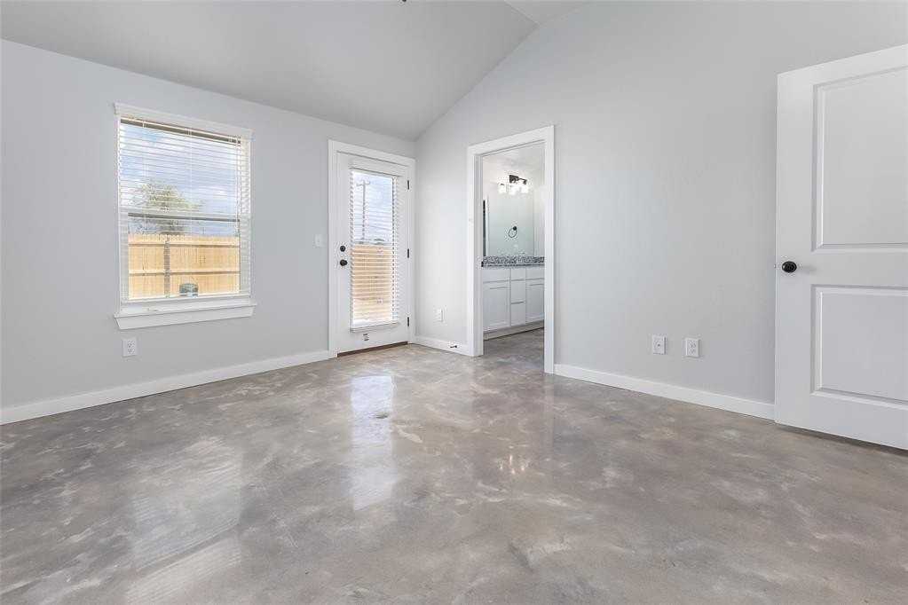 2327 Sw 90th Pl - Photo 4 of 19