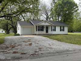 featured image of 1880 E Kensington St