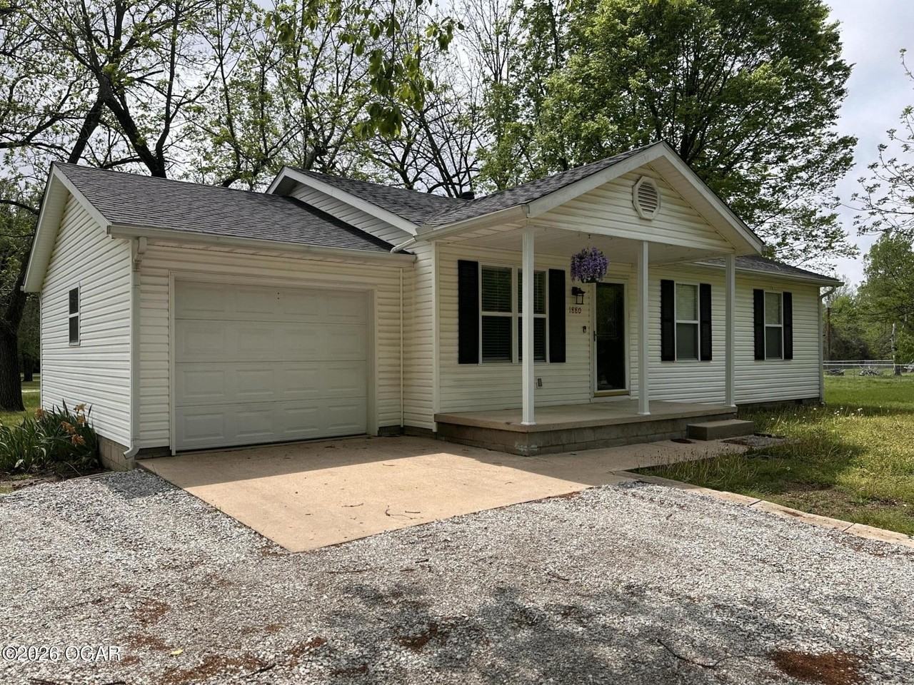 1880 E Kensington St - Photo 2 of 16