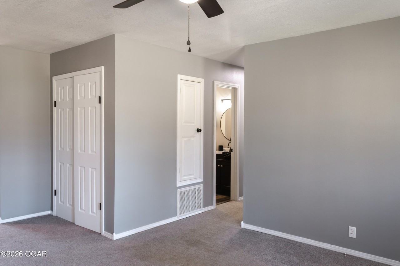 1880 E Kensington St - Photo 4 of 16