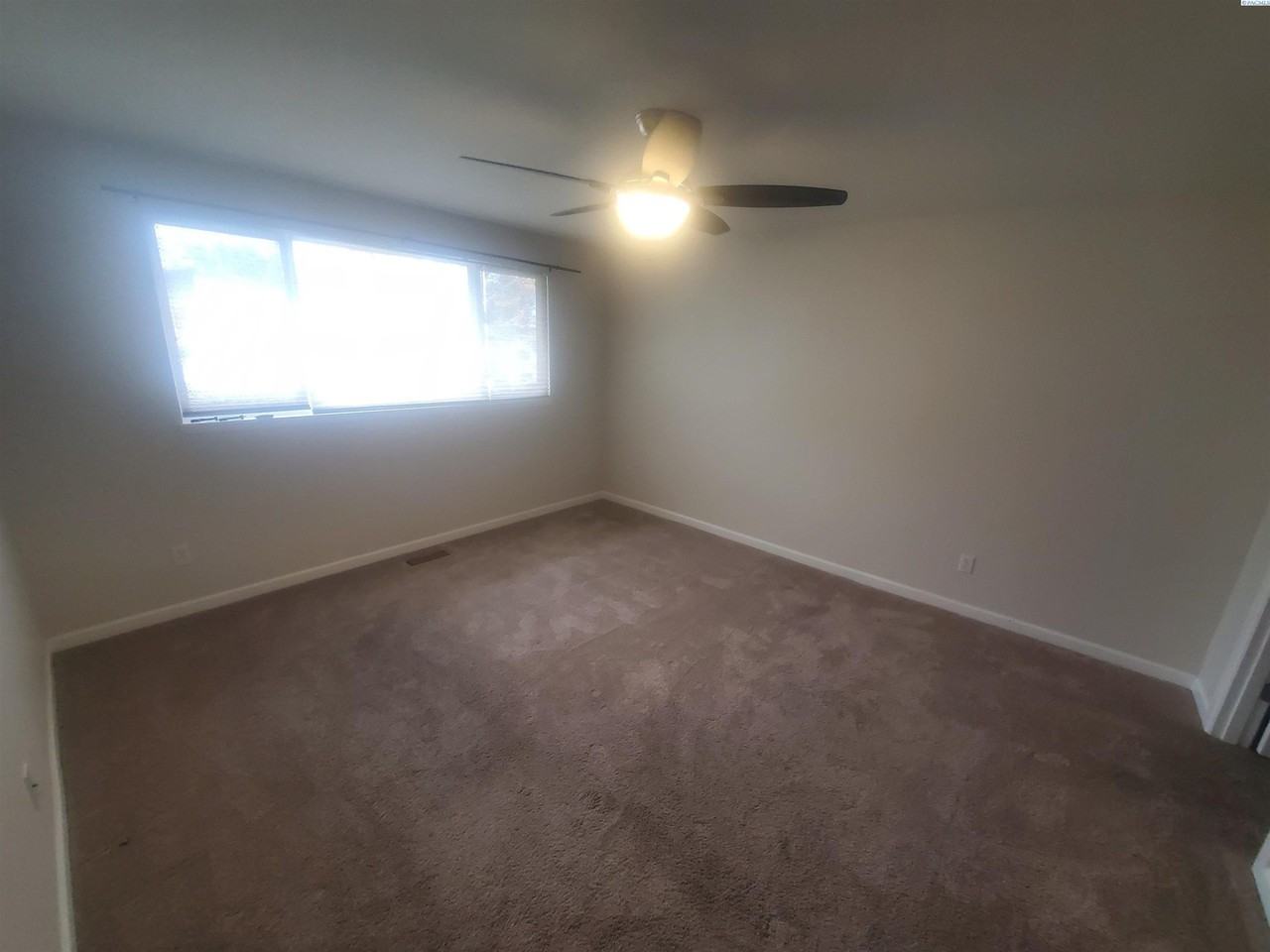 2419 W Grand Ronde Pl - Photo 2 of 20