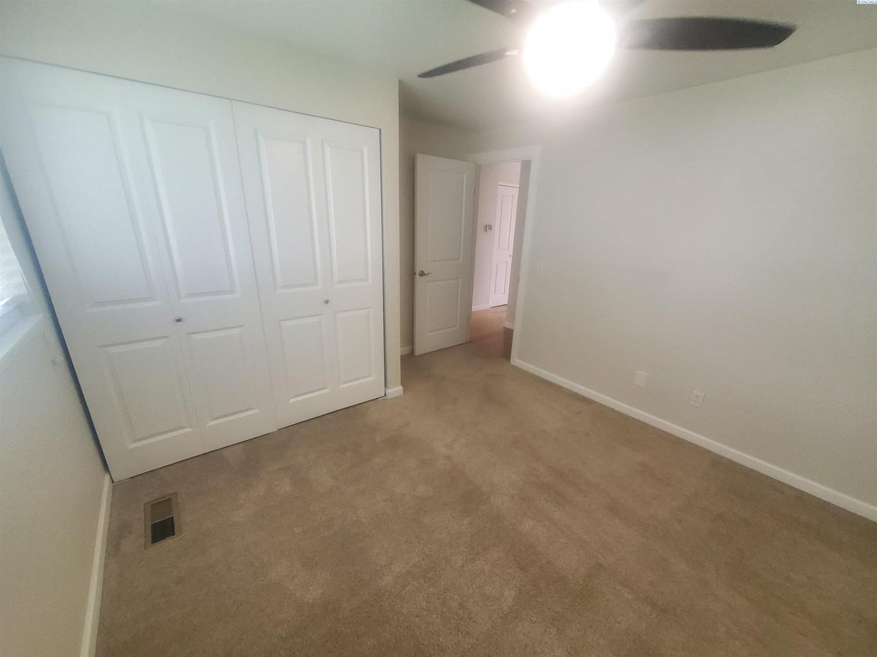 2419 W Grand Ronde Pl - Photo 5 of 20