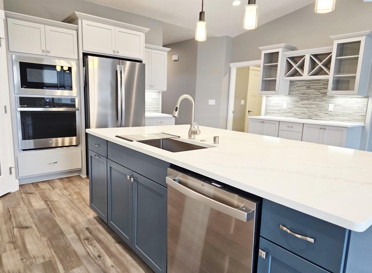 2890 Wellness Ct - Photo 3 of 37