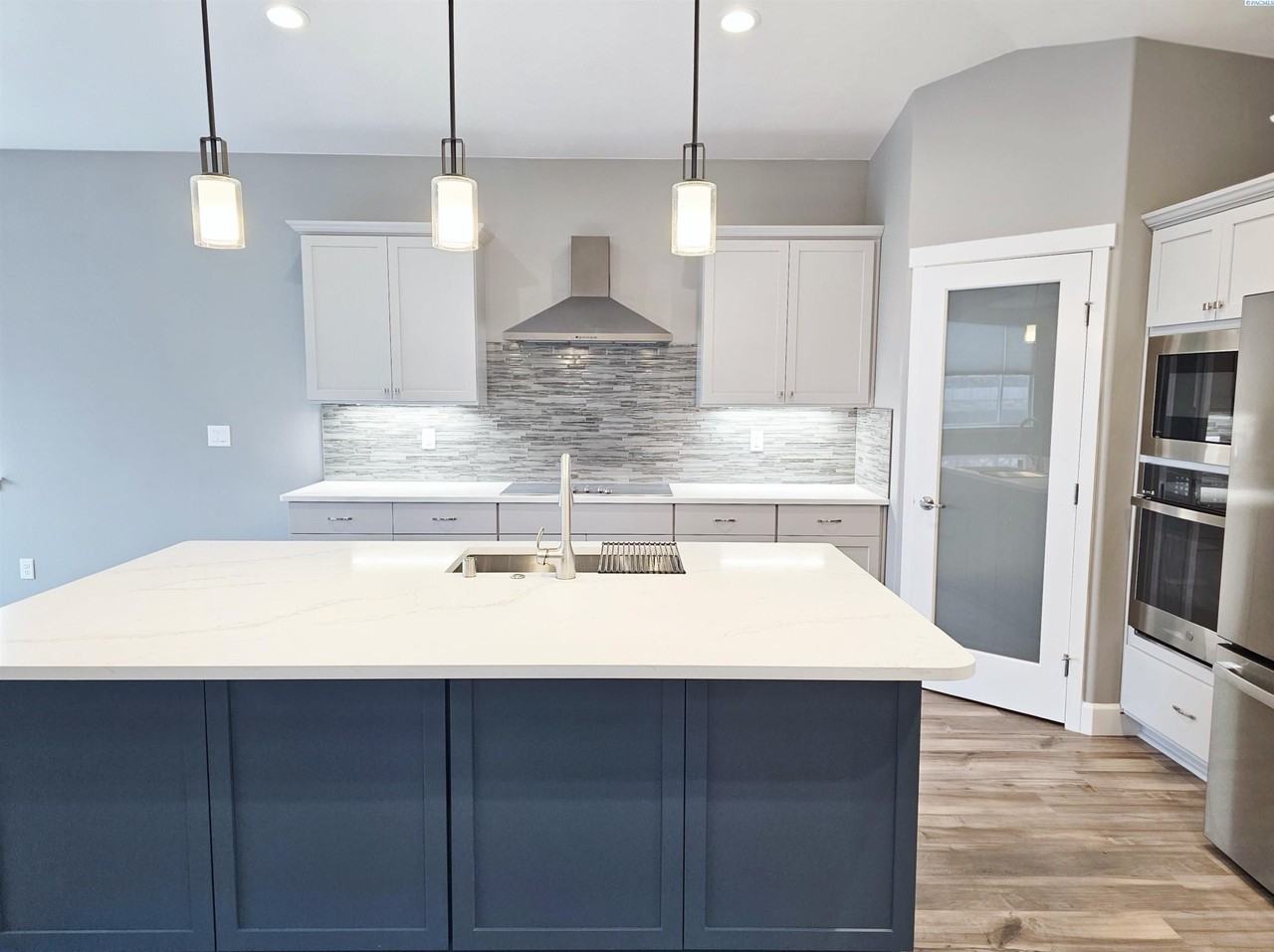 2890 Wellness Ct - Photo 4 of 37