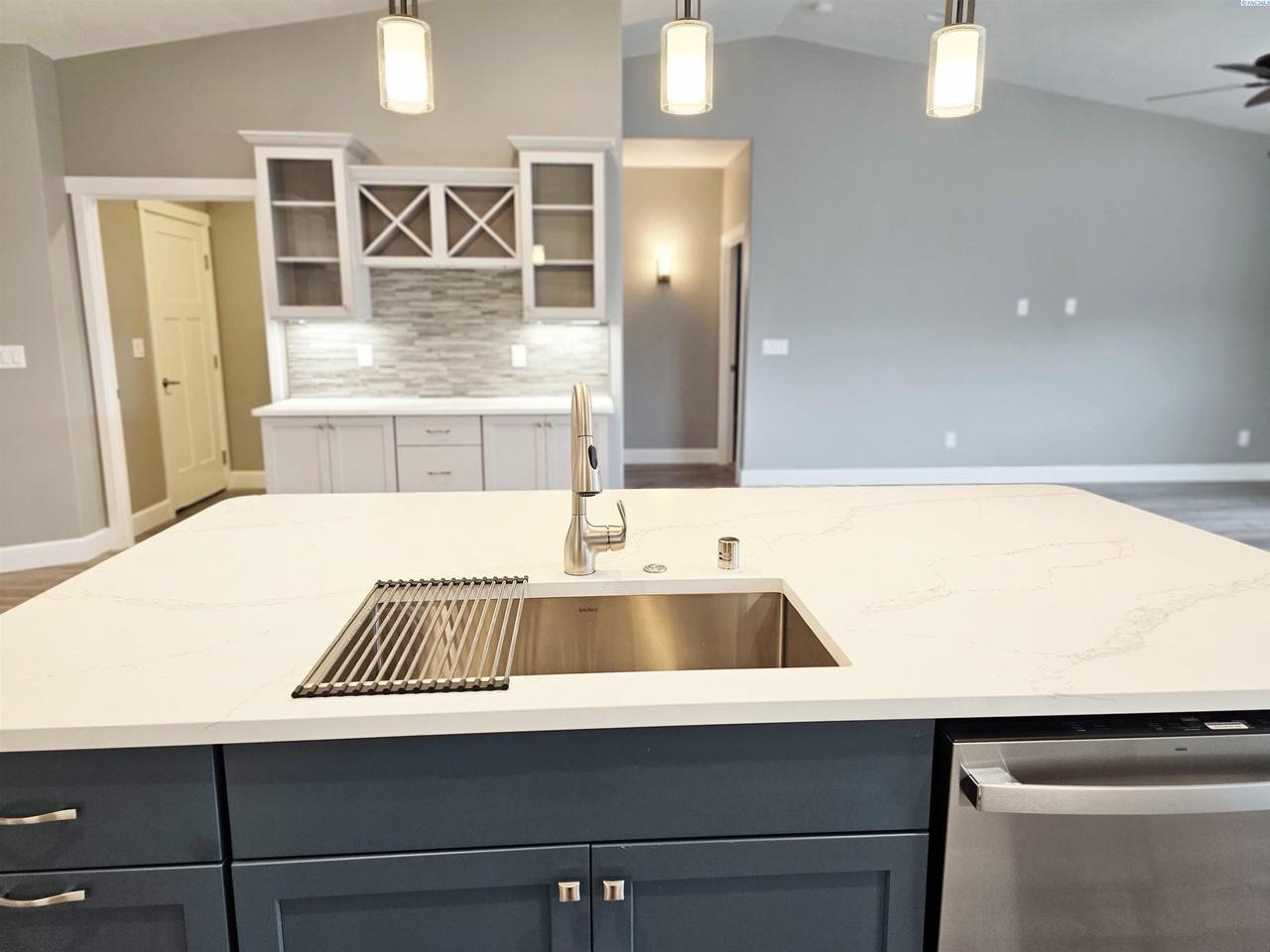 2890 Wellness Ct - Photo 7 of 37