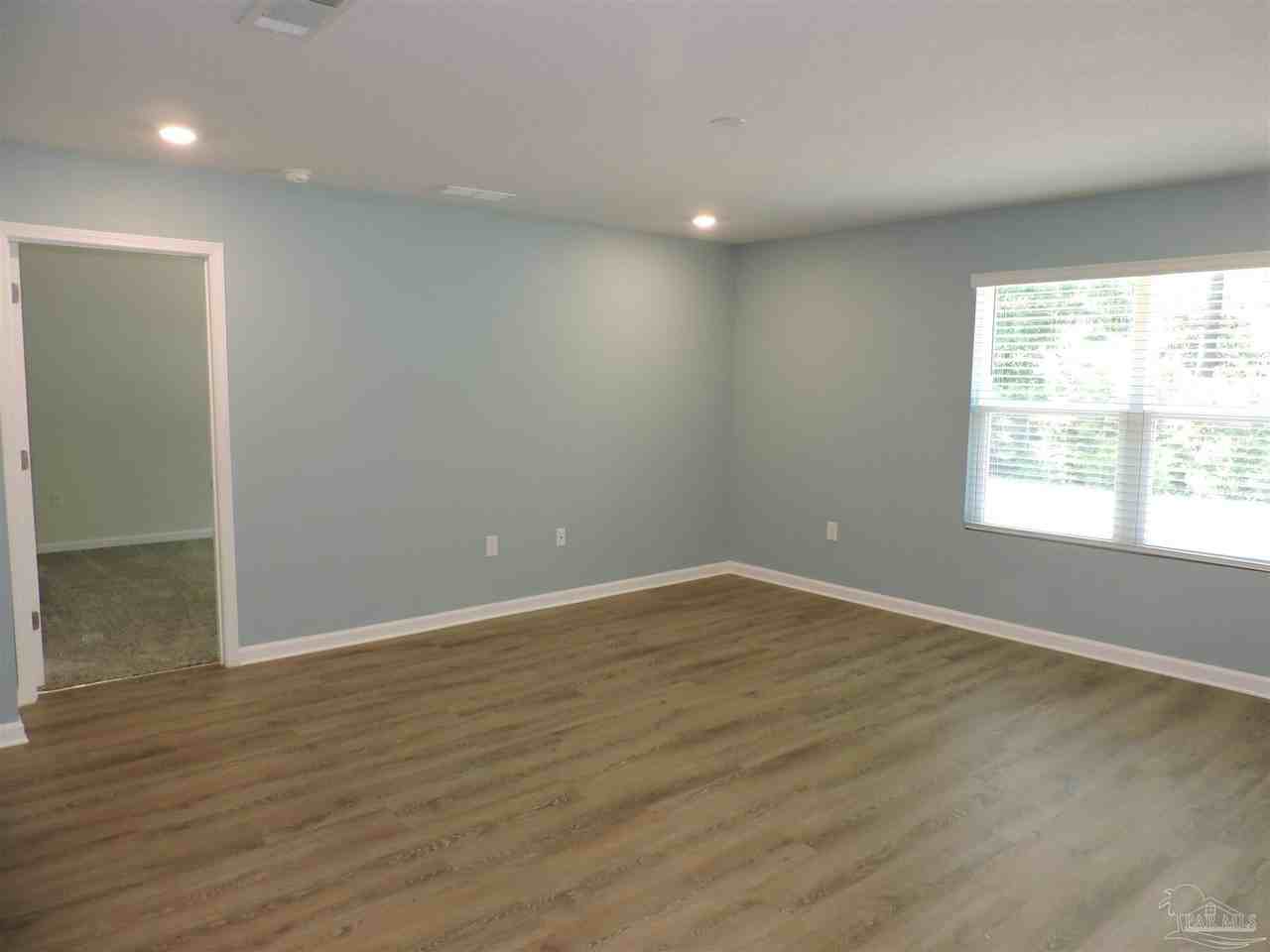 5427 Peach Dr - Photo 4 of 32