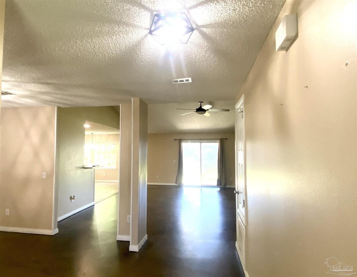 6425 Sarasota St - Photo 3 of 38