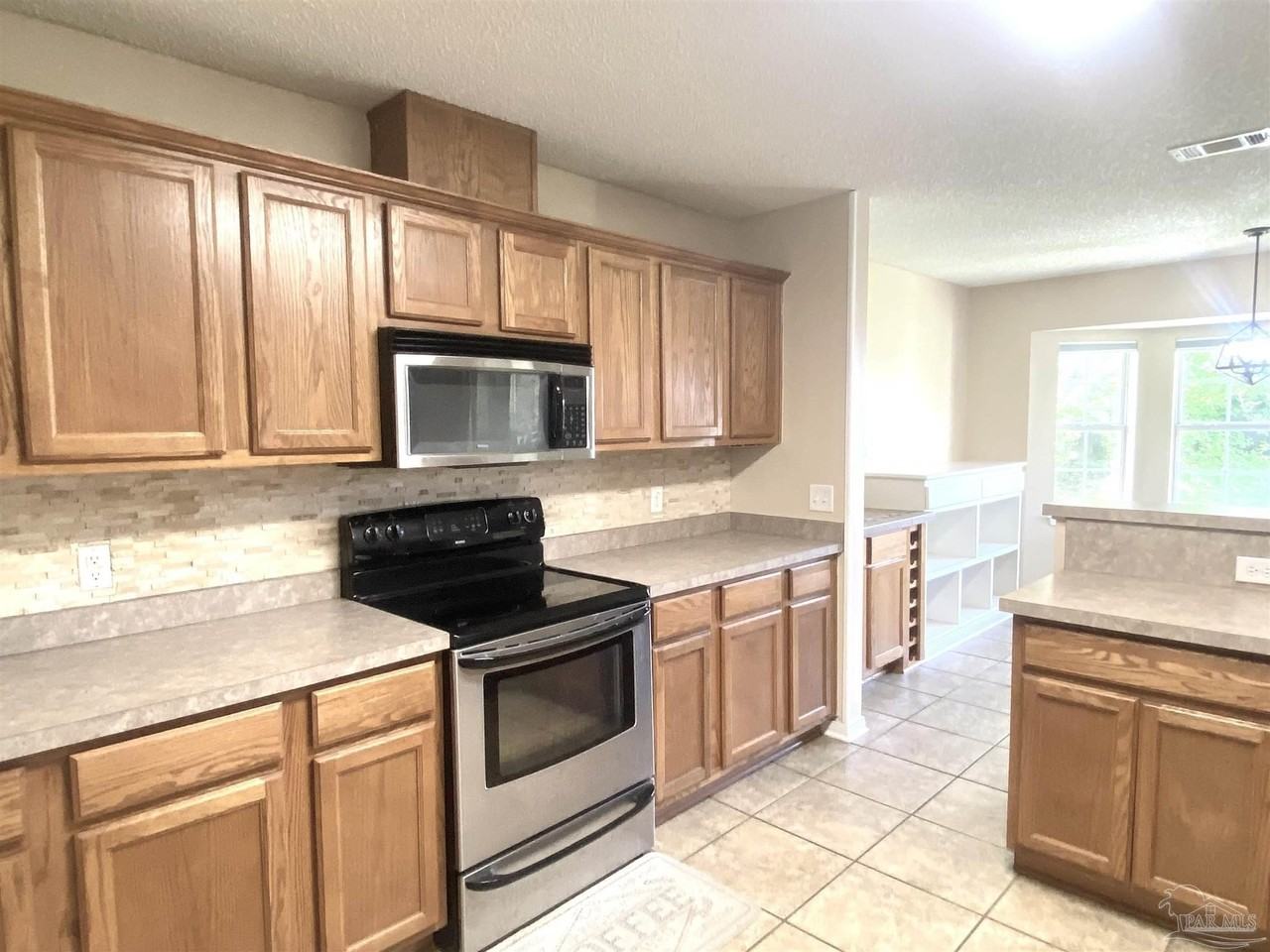 6425 Sarasota St - Photo 5 of 38