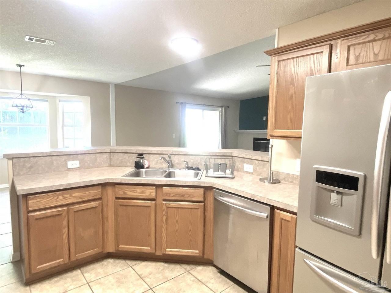 6425 Sarasota St - Photo 6 of 38