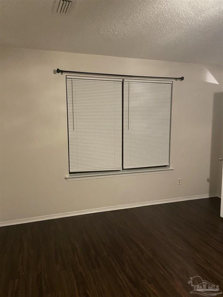 10049 Hillview Dr - Photo 3 of 23