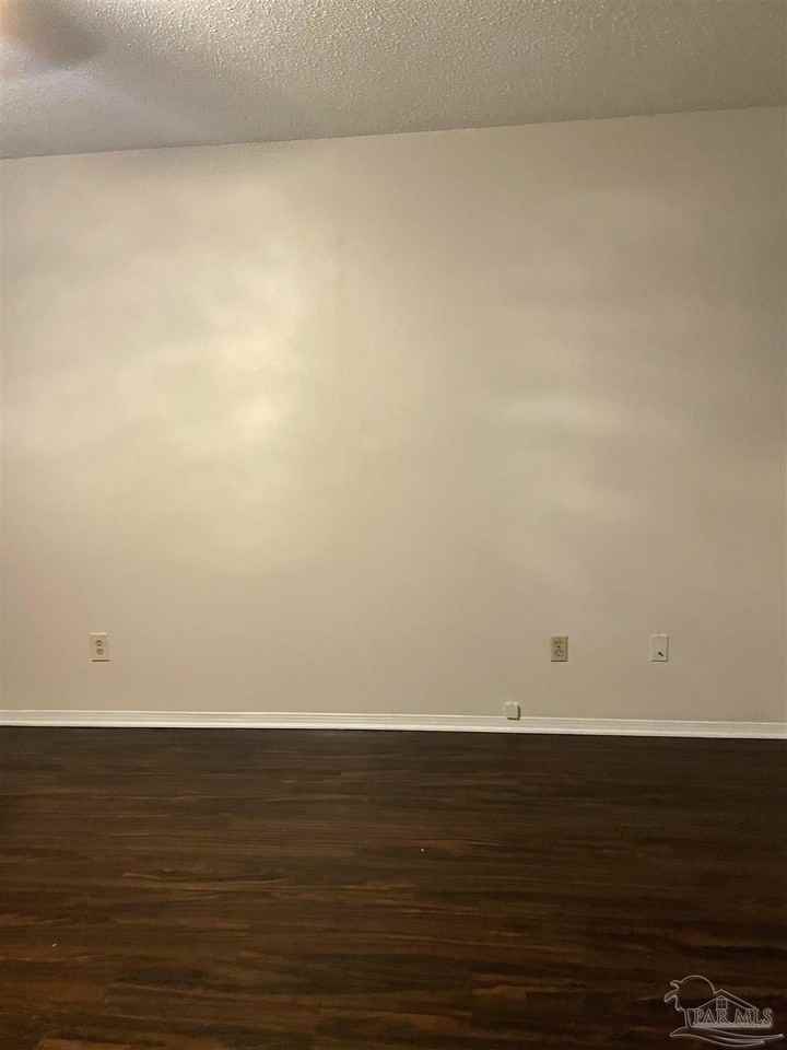 10049 Hillview Dr - Photo 4 of 23