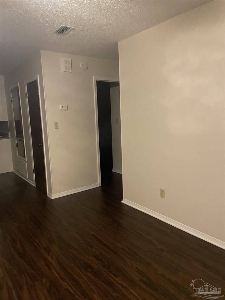 10049 Hillview Dr - Photo 6 of 23