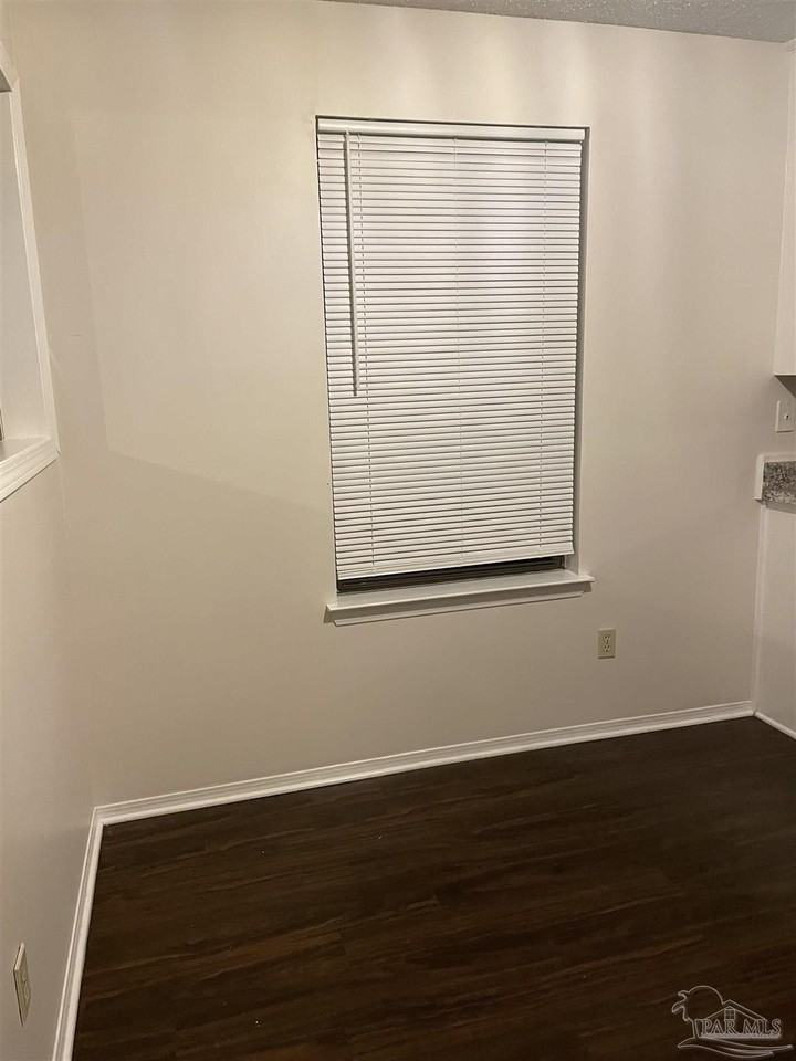 10049 Hillview Dr - Photo 7 of 23