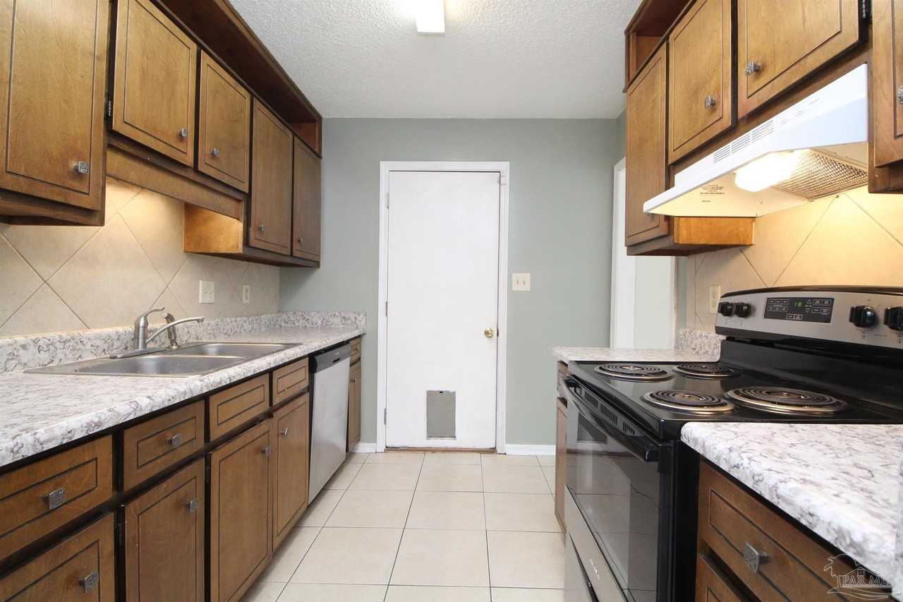 6528 Hunter St - Photo 4 of 17