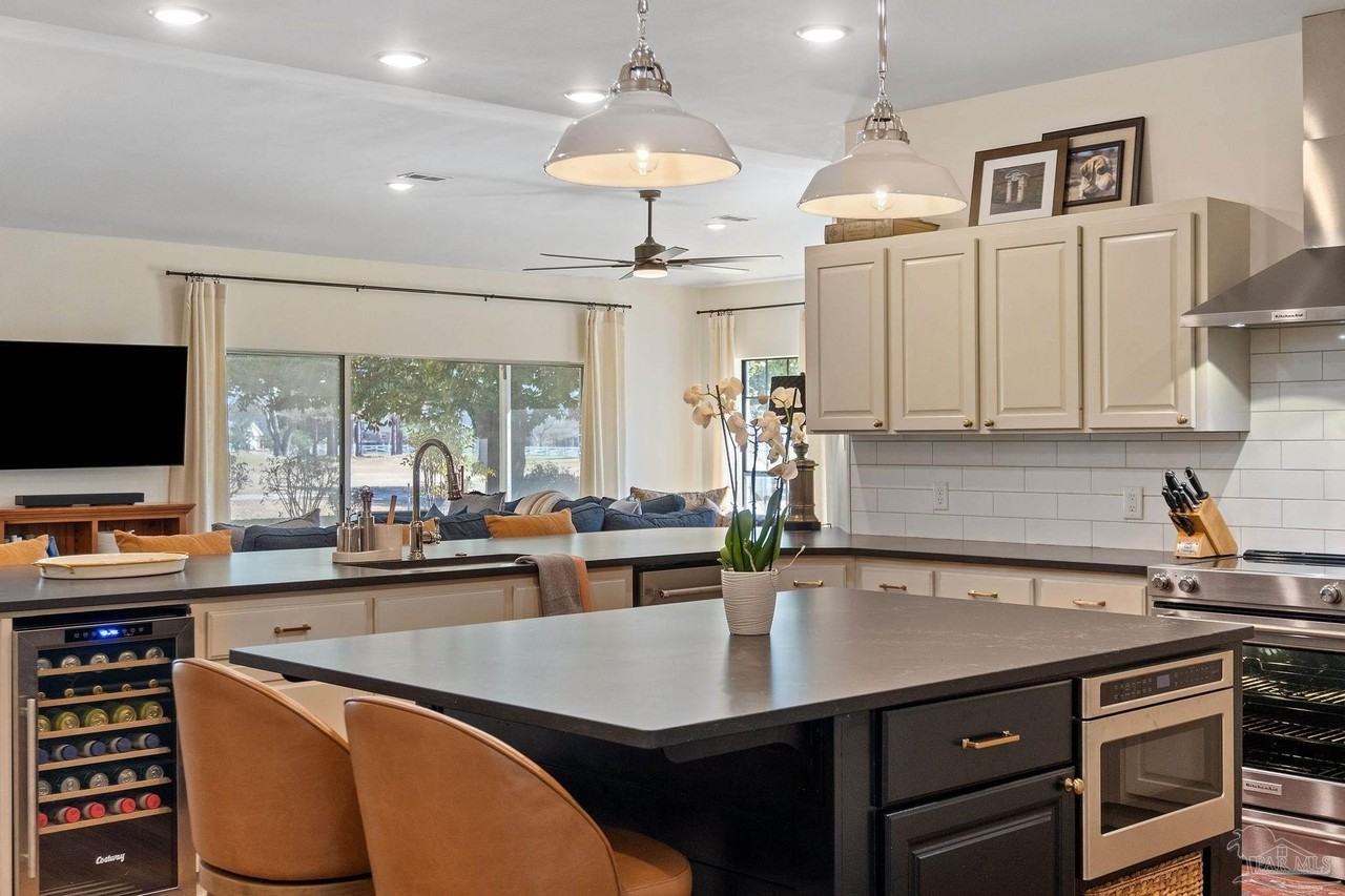 3244 Cobblestone Dr - Photo 2 of 43