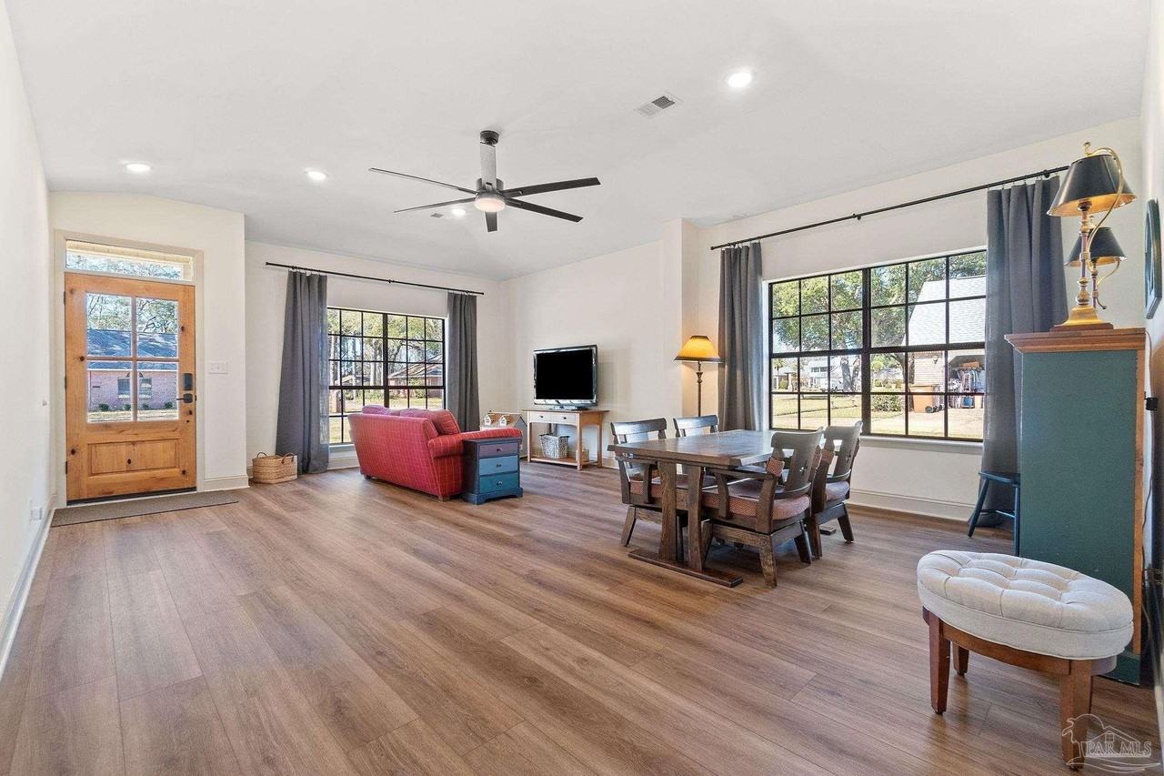 3244 Cobblestone Dr - Photo 5 of 43