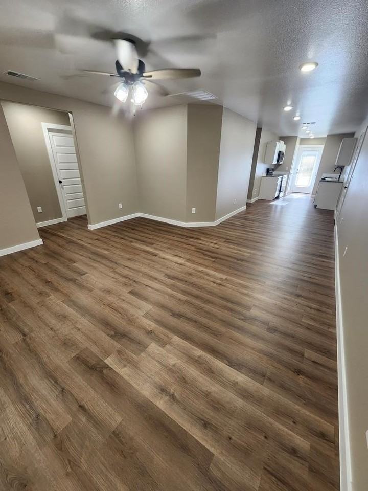 10306 Sheriff St - Photo 4 of 25