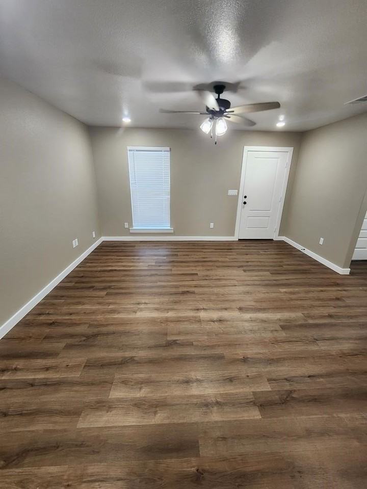 10306 Sheriff St - Photo 5 of 25