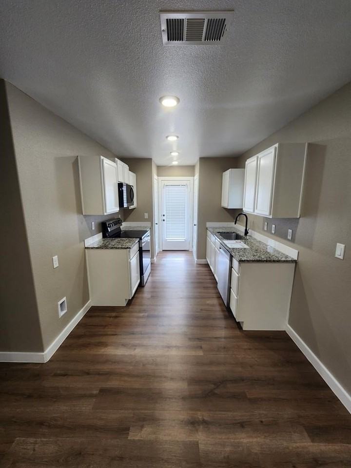 10306 Sheriff St - Photo 6 of 25