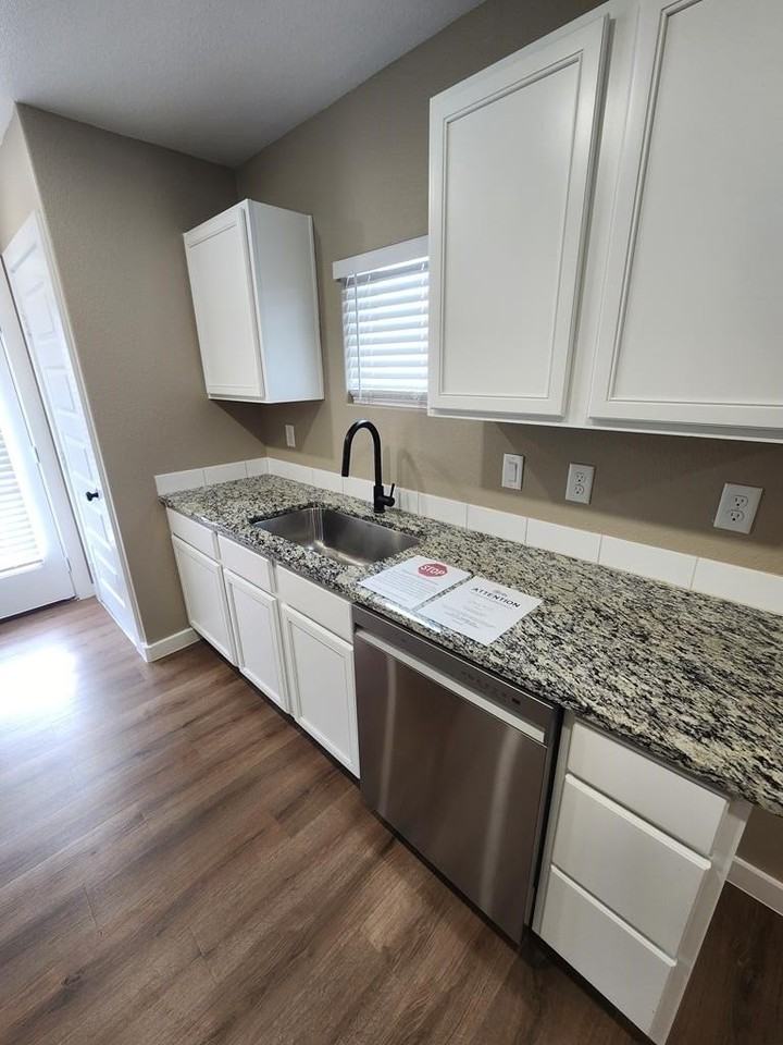 10306 Sheriff St - Photo 7 of 25