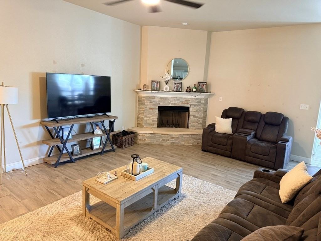 6102 Mile High Ln - Photo 4 of 22