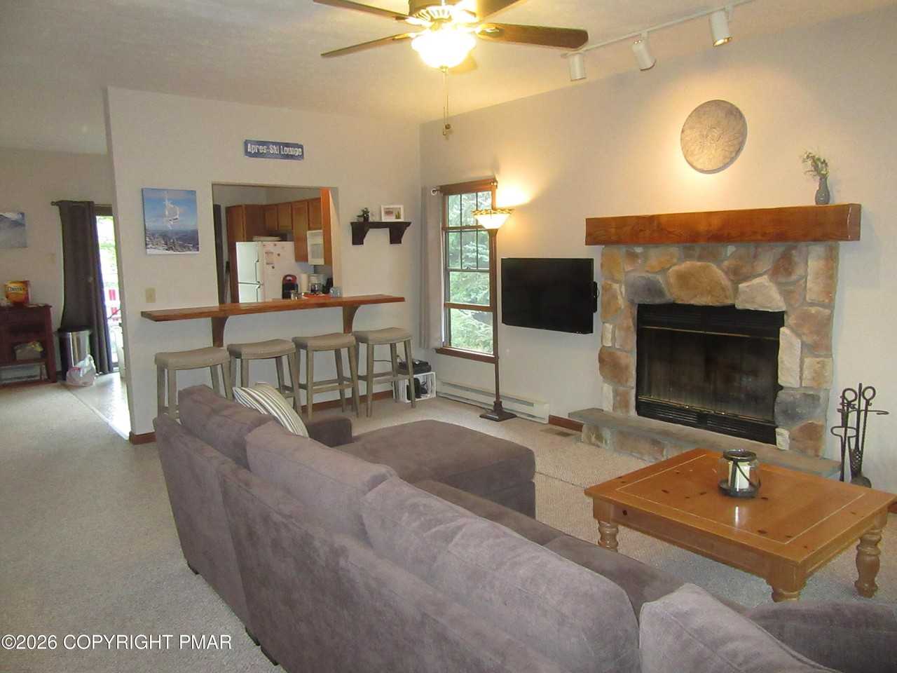 368 Aspen Ct - Photo 3 of 12