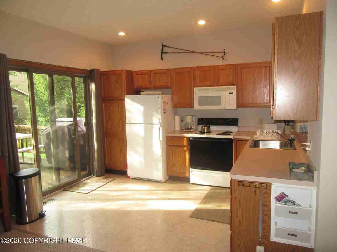 368 Aspen Ct - Photo 6 of 12