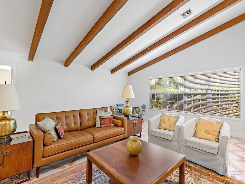 1476 Smugglers Cv - Photo 4 of 36