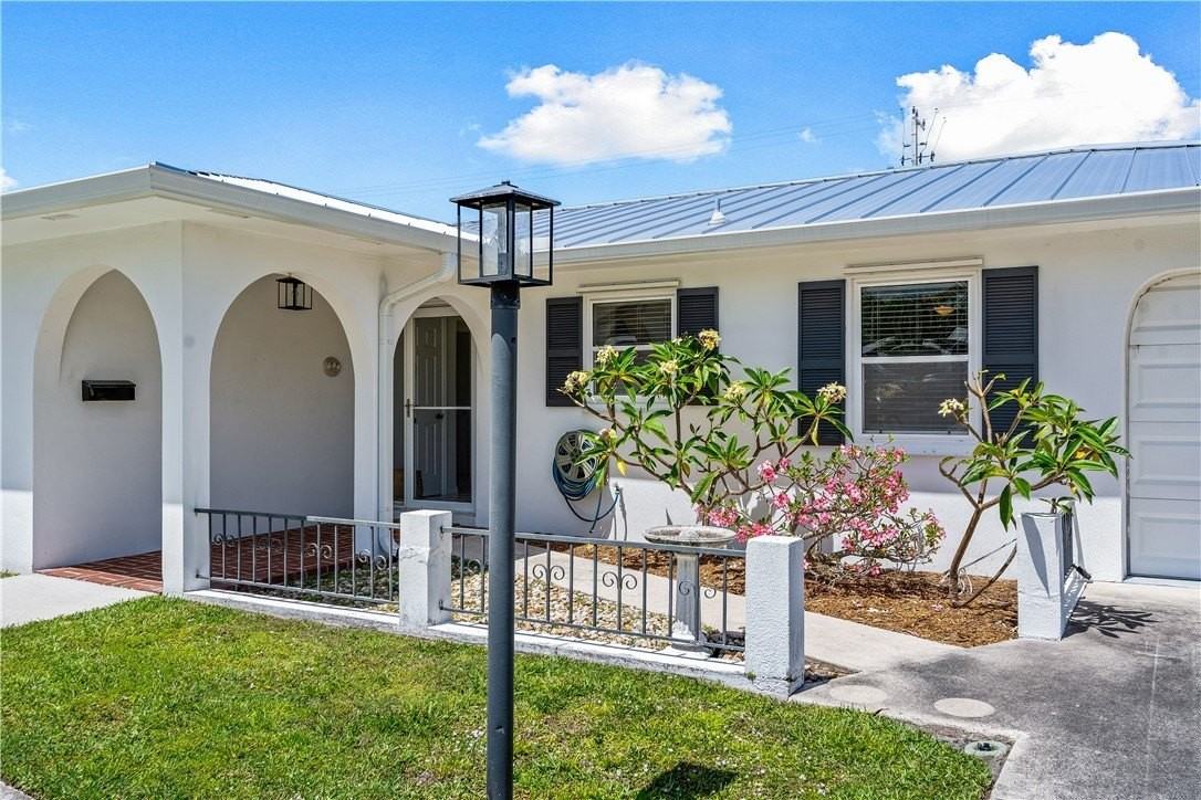 456 19th Pl - Photo 2 of 35