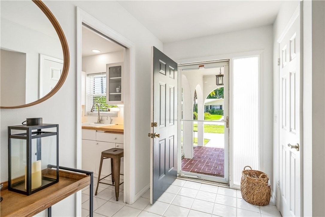 456 19th Pl - Photo 3 of 35