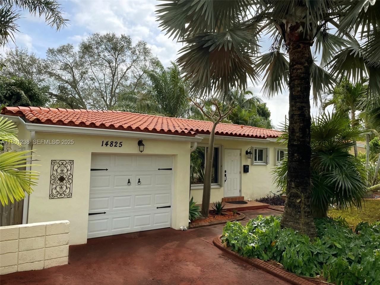 14825 Northeast 9th Court - Photo 5 of 11