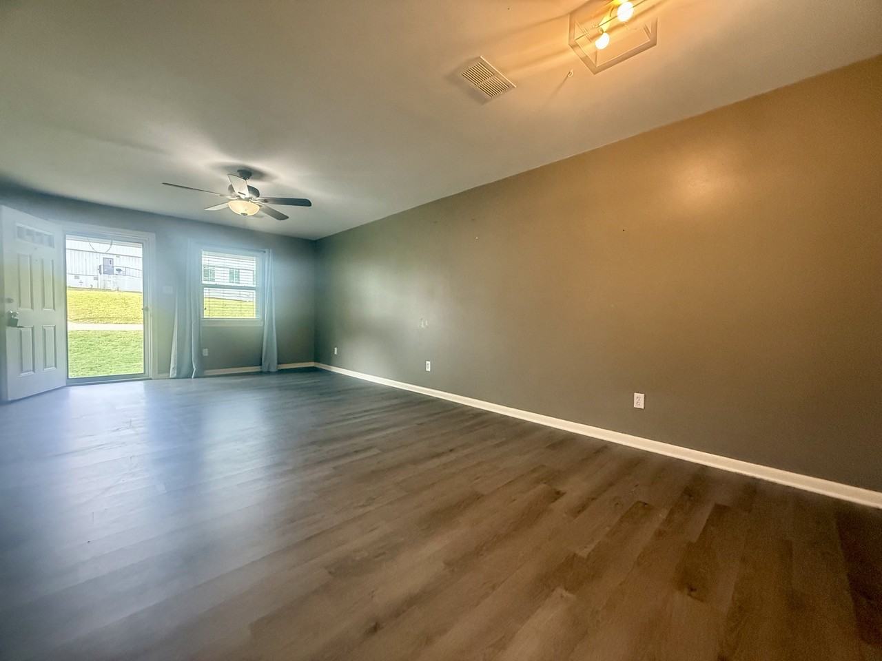 902 W Sevier St #2 - Photo 3 of 30