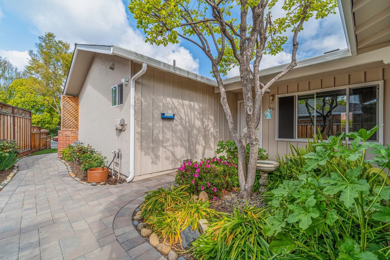 661 Harvard Ave #1 - Photo 2 of 10