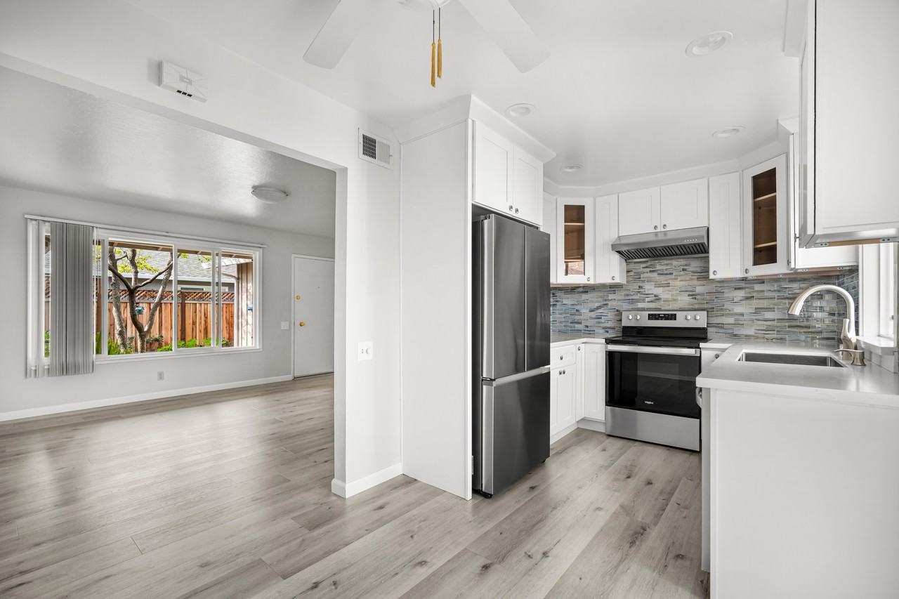 661 Harvard Ave #1 - Photo 6 of 10