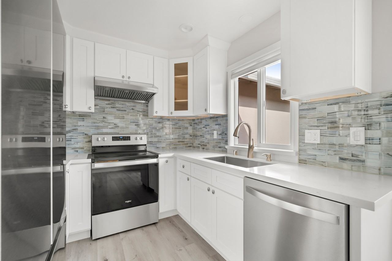 661 Harvard Ave #1 - Photo 7 of 10