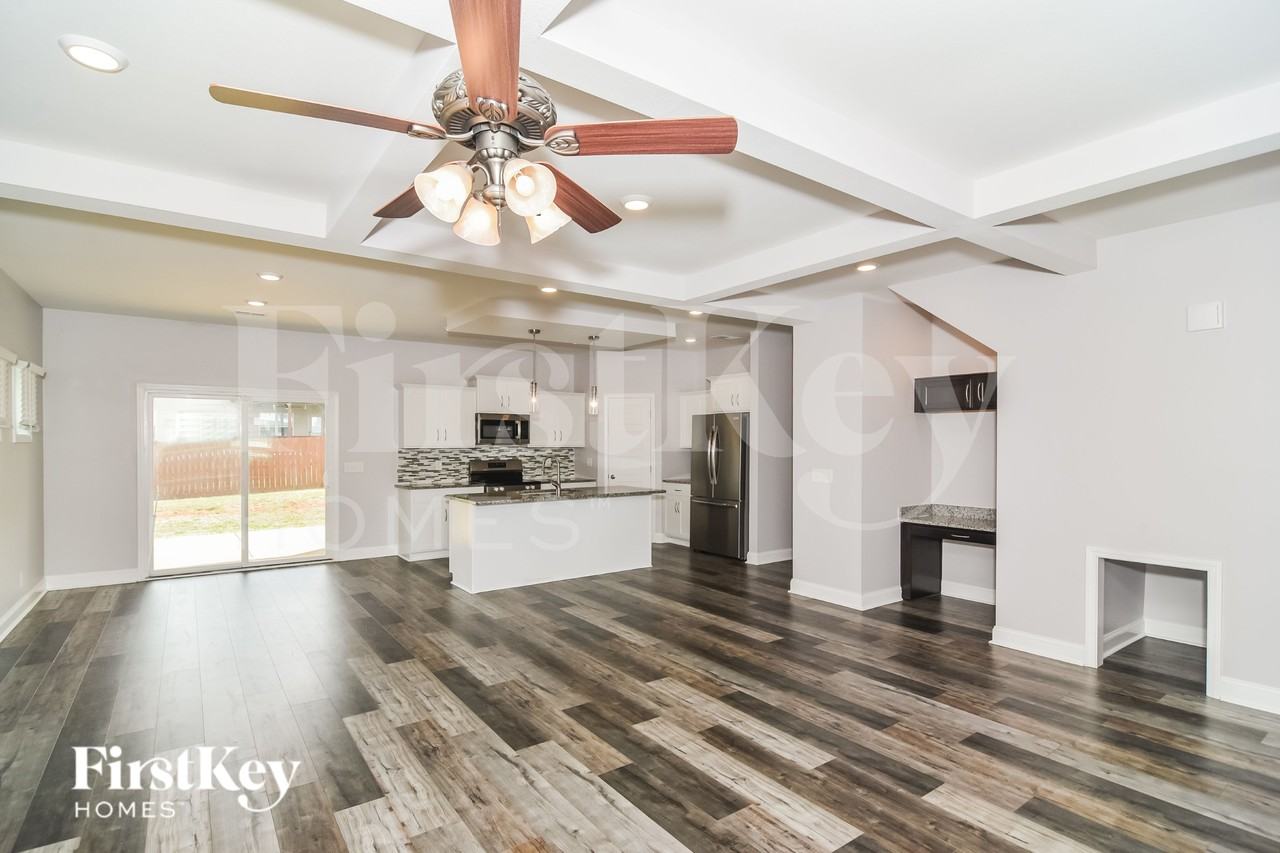 1156 Charles Thomas Dr - Photo 5 of 18