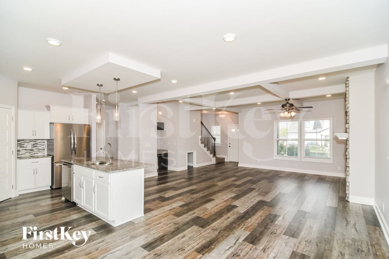 1156 Charles Thomas Dr - Photo 6 of 18