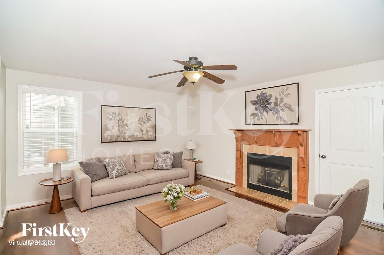 978 Dwight Eisenhower Way - Photo 3 of 19