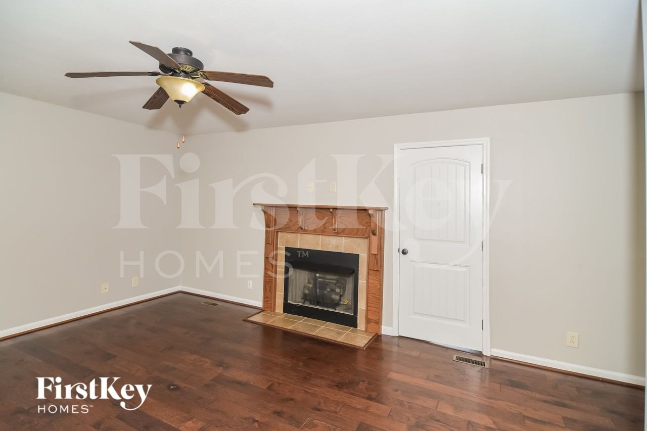 978 Dwight Eisenhower Way - Photo 4 of 19