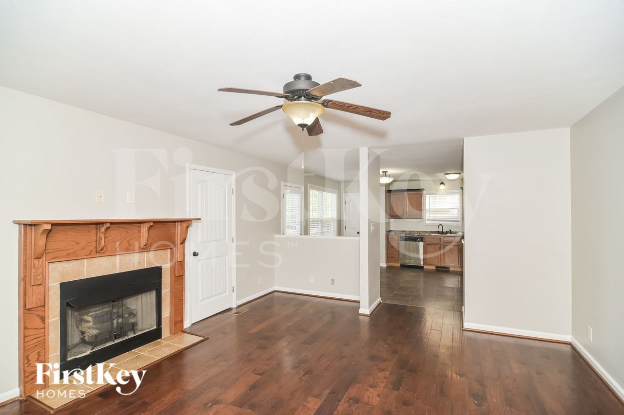 978 Dwight Eisenhower Way - Photo 5 of 19