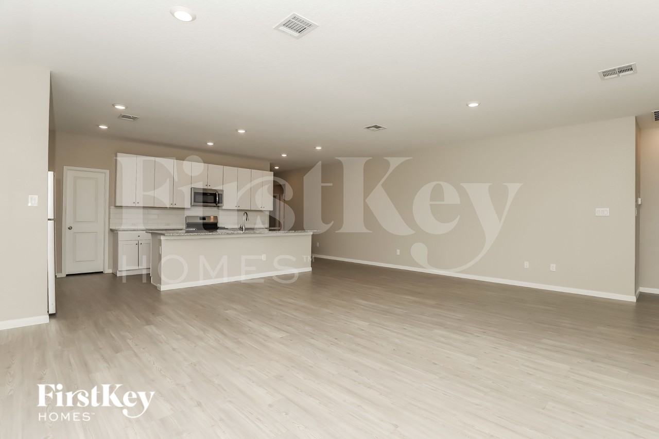 1220 Treehouse Ln - Photo 5 of 20