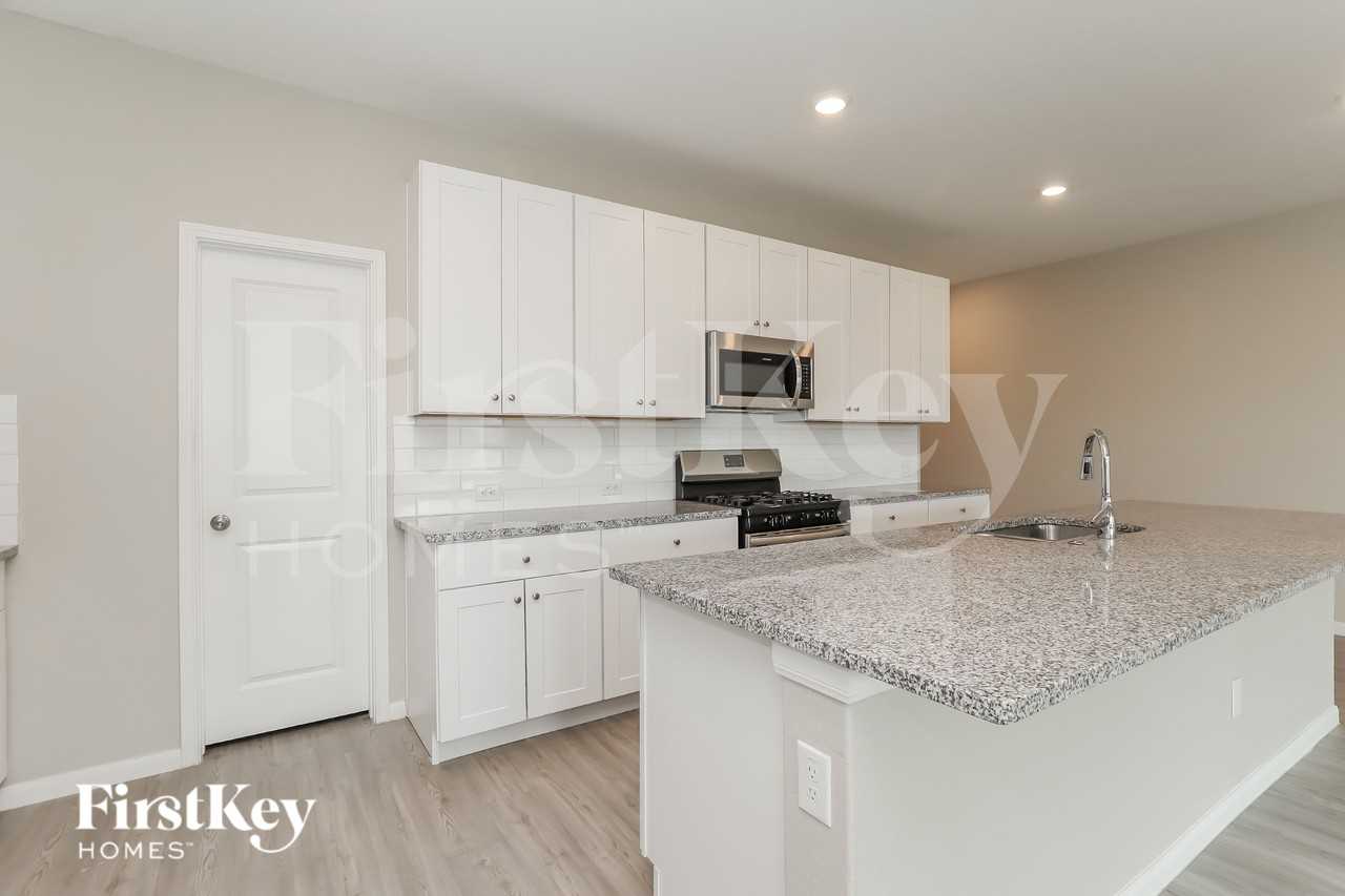 1220 Treehouse Ln - Photo 6 of 20