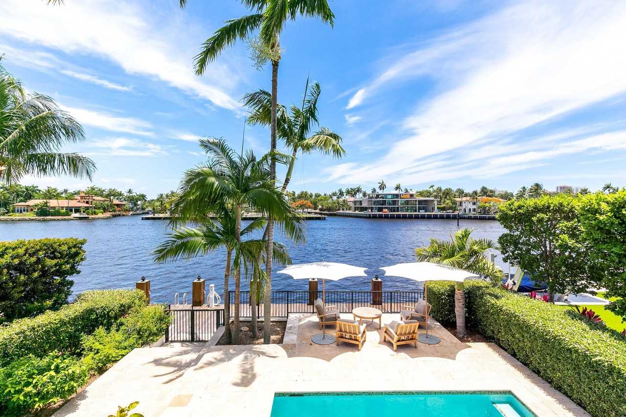 1833 Se 7th St - Photo 2 of 50