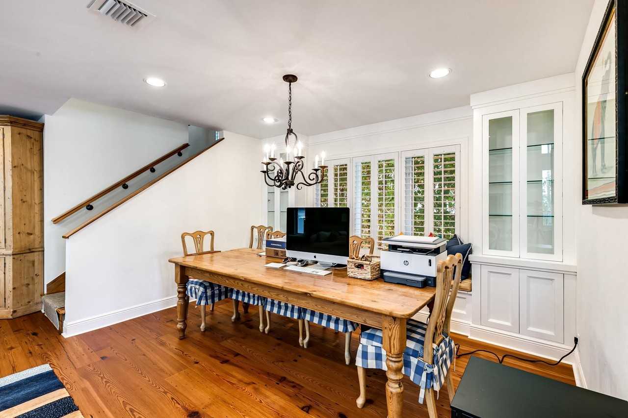 1833 Se 7th St - Photo 4 of 50