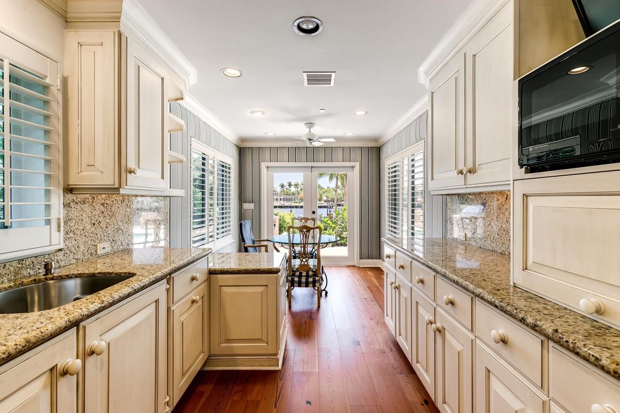 1833 Se 7th St - Photo 5 of 50