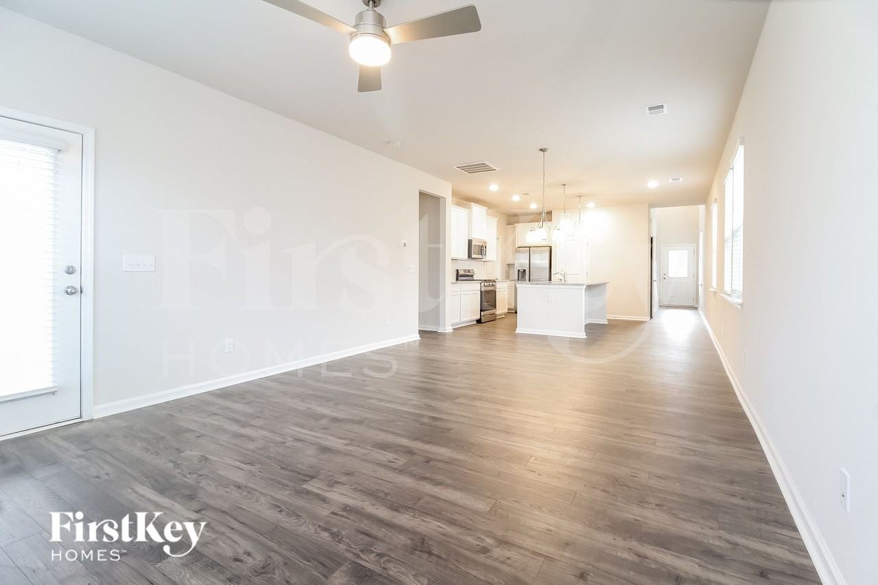 462 Yoshino Cherry Dr - Photo 3 of 16