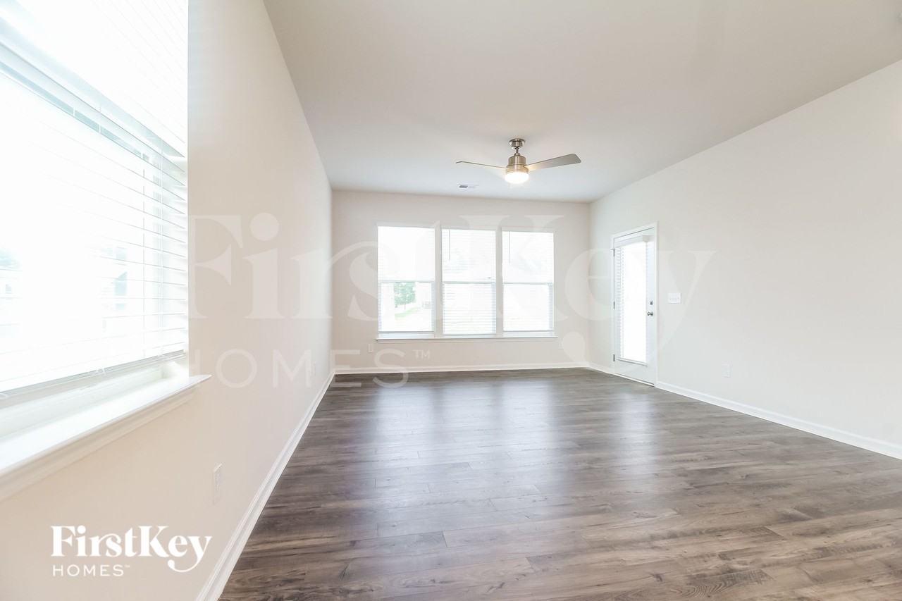 462 Yoshino Cherry Dr - Photo 4 of 16